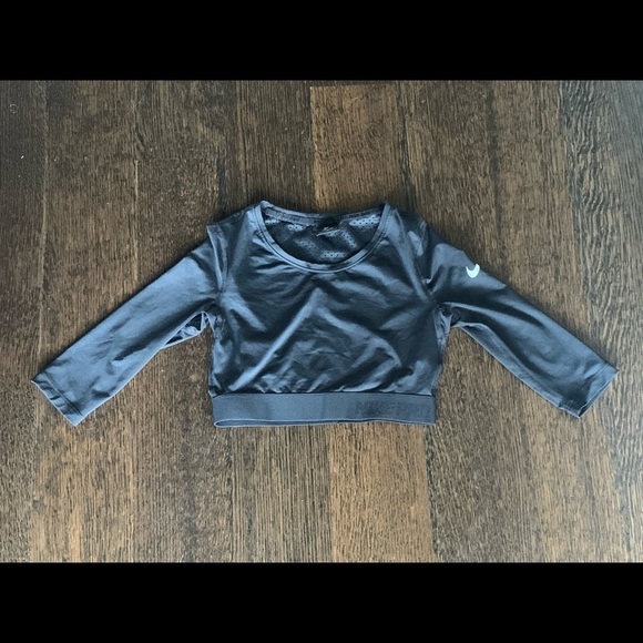 Woman’s nike crop top - Picture 1 of 2